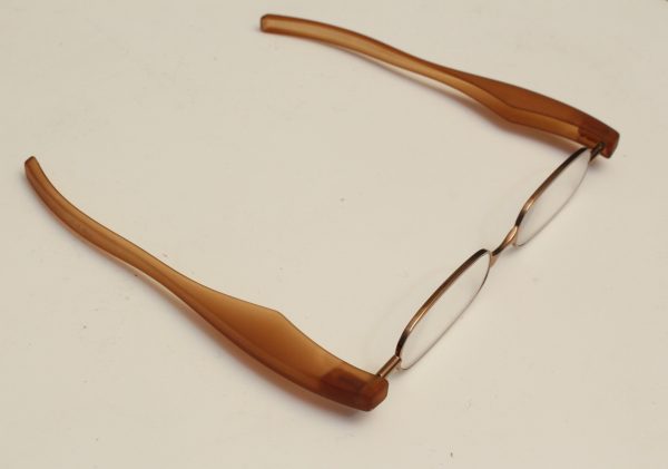 Lunette de repos rouge ouverte